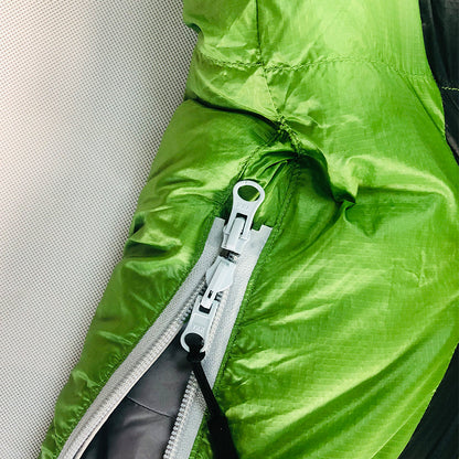 Green Kamperbox down sleeping bag with close-up of durable zipper and 380T Nylon shell for cold weather camping.