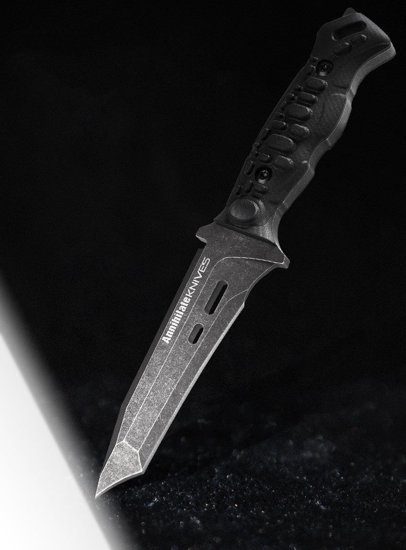 Fixed blade D2 steel knife with G10 composite handle for survival and everyday carry.